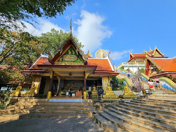 Big Buddha Temple (Wat Phra Yai) 5
