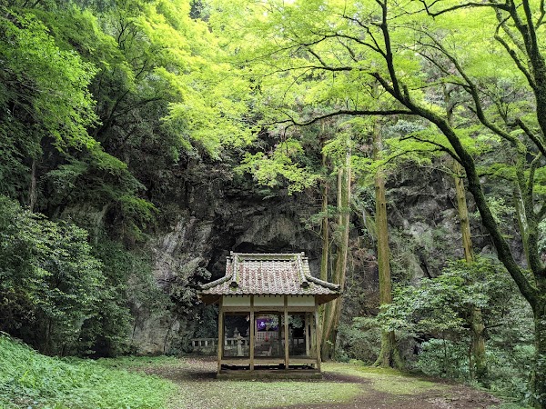 Iwado Shrine 3