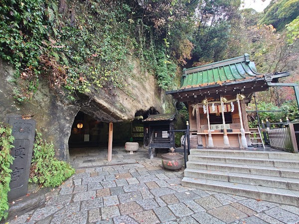 Zeniarai Benten Shrine 4