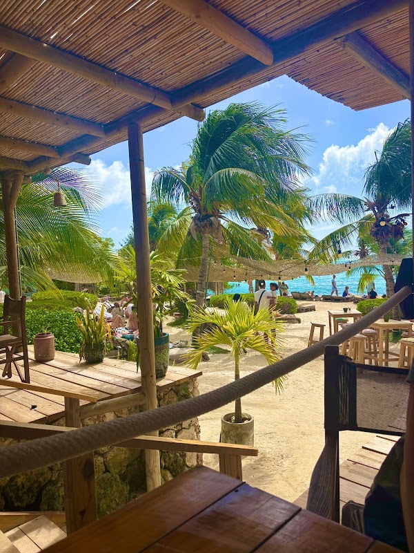 Koko's Beach Club & Restaurant 3