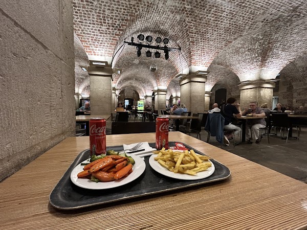 Café in the Crypt 2