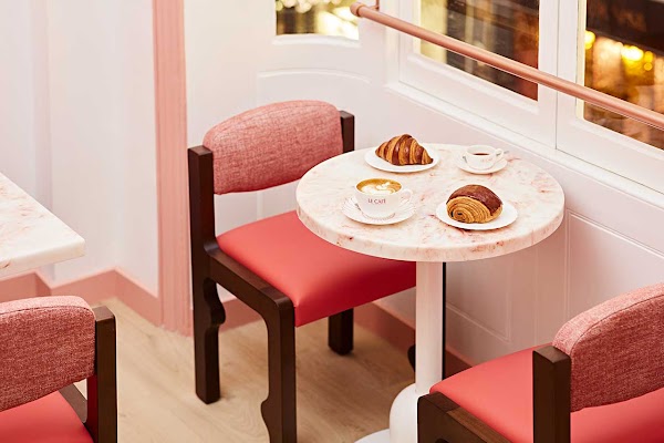 Le Café by Nicolas Rouzaud