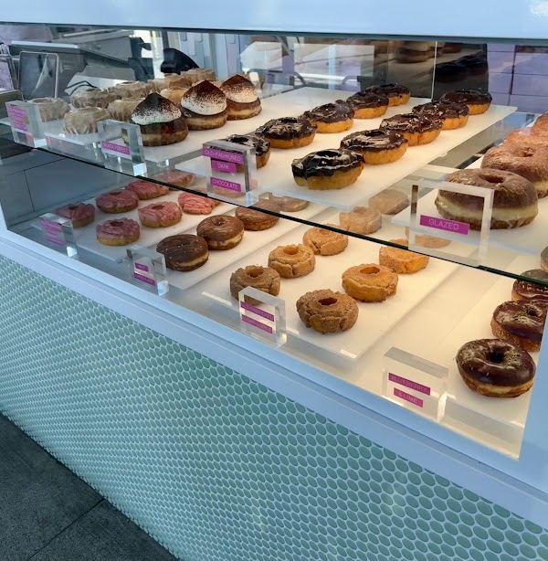 Magic Donuts & Coffee 4