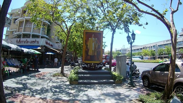 Ratchadamnoen Klang Road