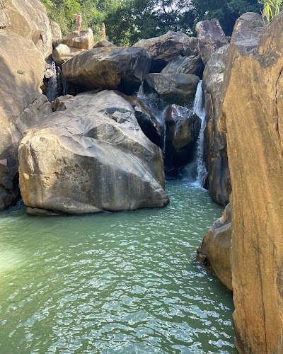 Ba Ho Waterfalls Cliff Jumping