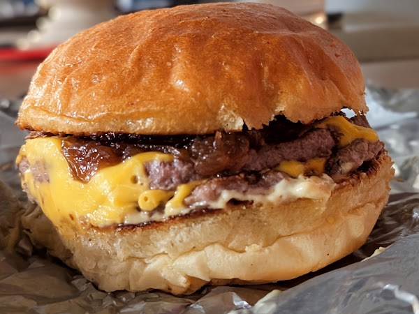 Yelō Burgers 4