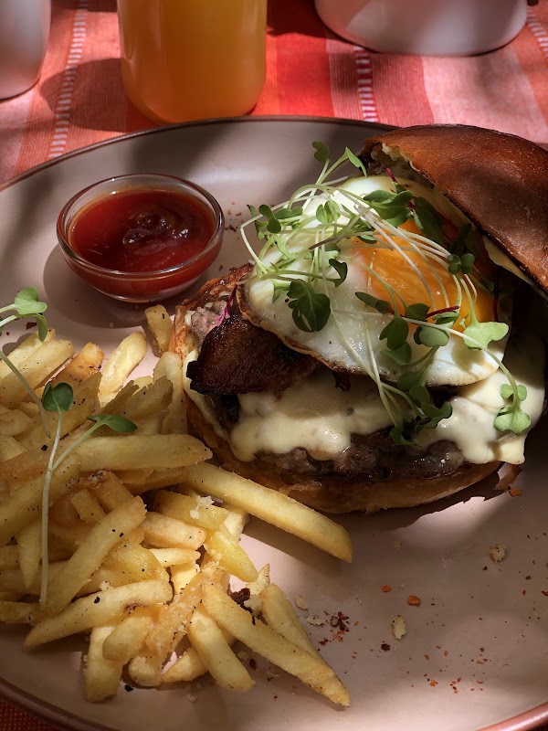 Yelō Burgers 2