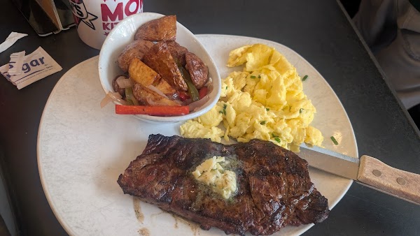 Mom's Kitchen and Bar 5