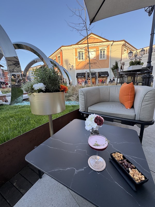 Bollicine &Co. Champagne Bar | Serravalle