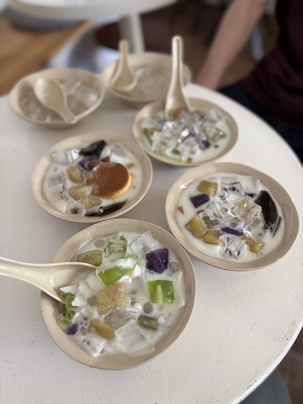 Y Lan Dessert Shop 5