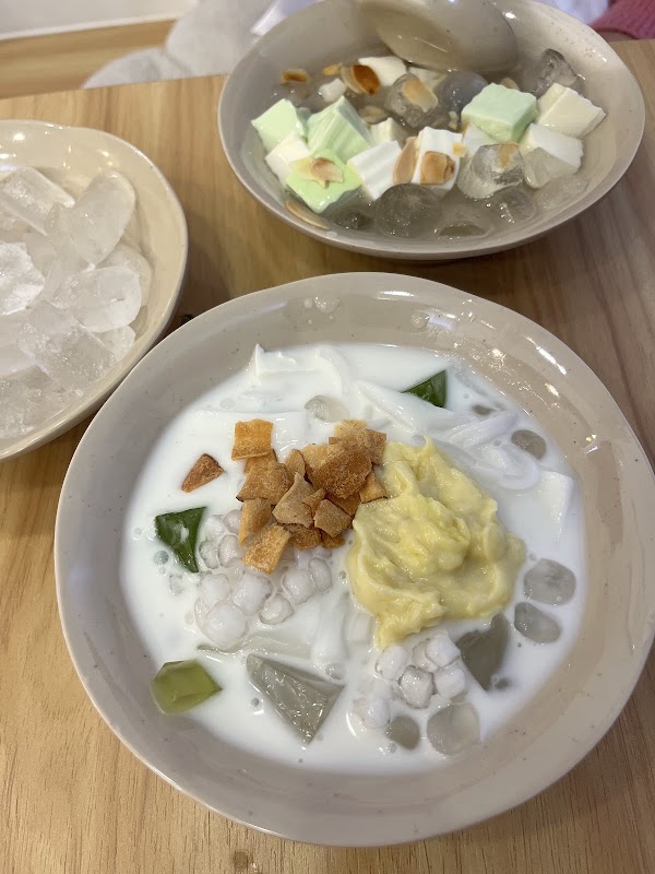 Y Lan Dessert Shop 4