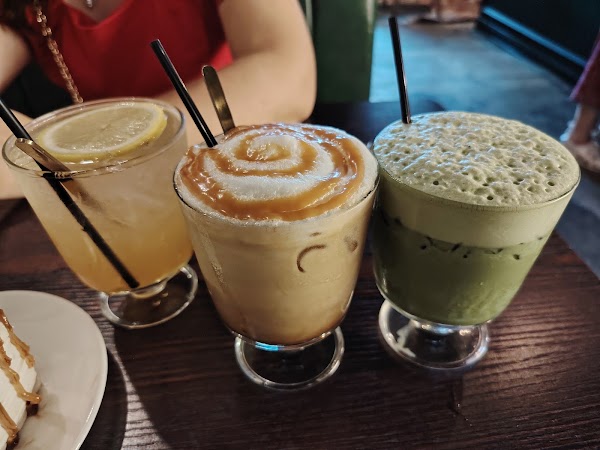 Khing Cafe (Beach Street) 5