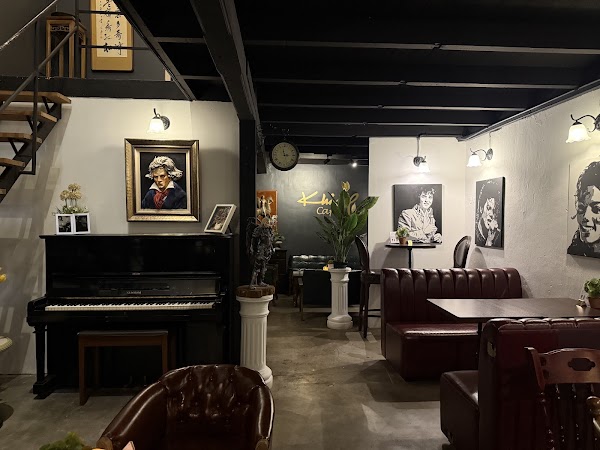 Khing Cafe (Beach Street) 3