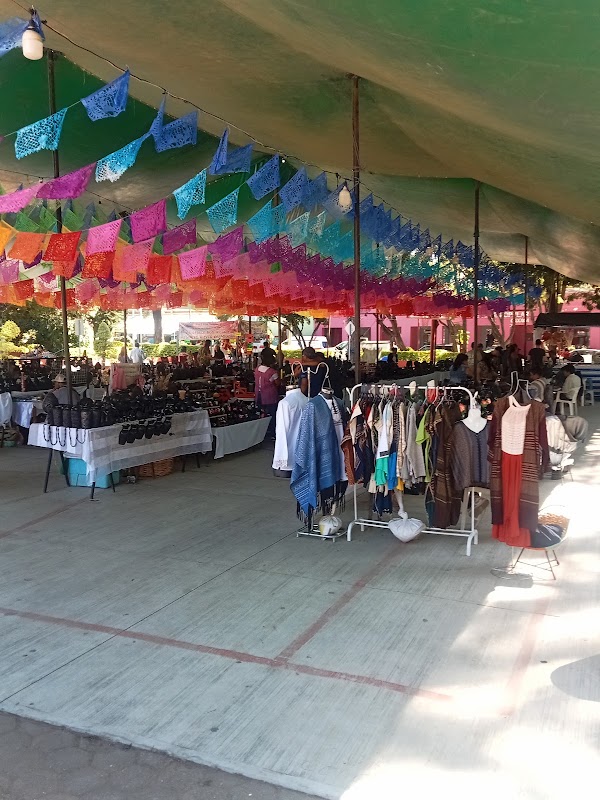 Mercado De Artesanias De Barro Negro