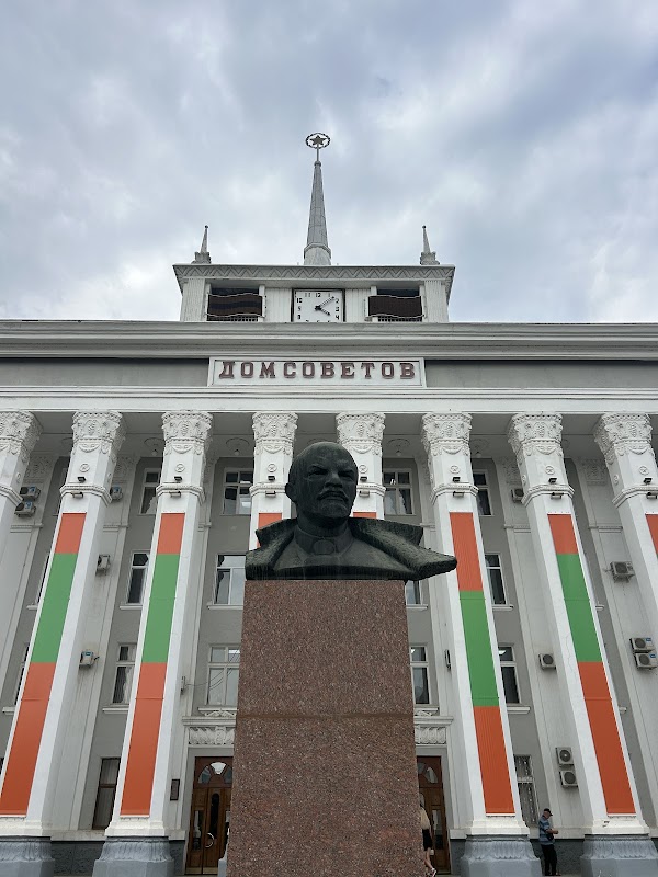 Lenin Monument of Dom Sovietov 1