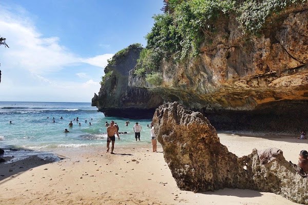 pantai suluban blue point pecatu bali 2
