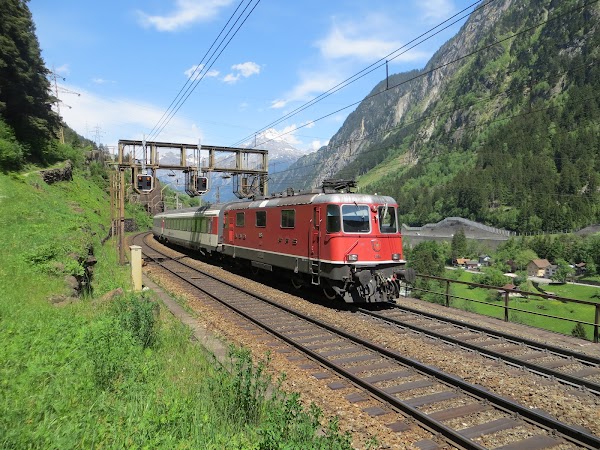 Eisenbahn Kehrtunnel Gotthard Panorama Express SBB 4
