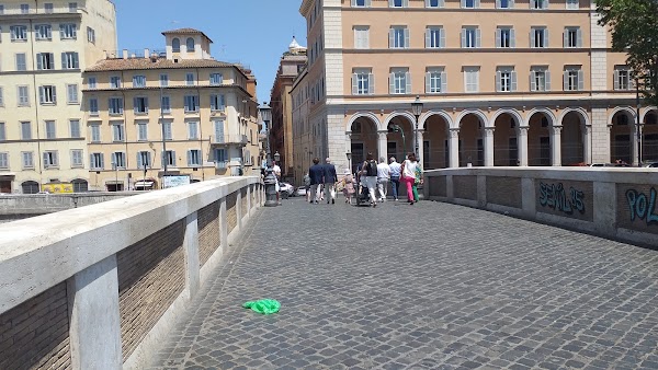 Lungotevere Tor di Nona 4