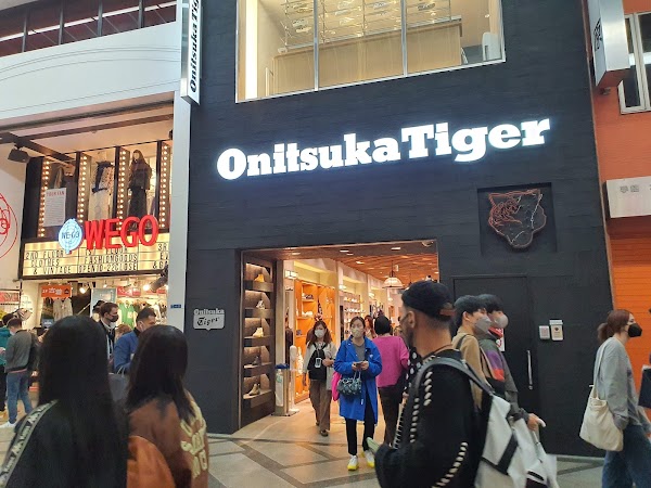 Onitsuka Tiger Osaka Shinsaibashi 1