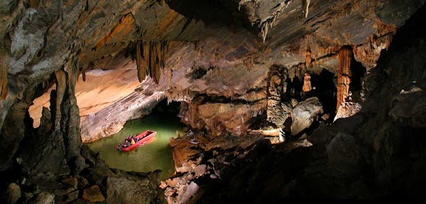 Penn's Cave and Wildlife Park 1