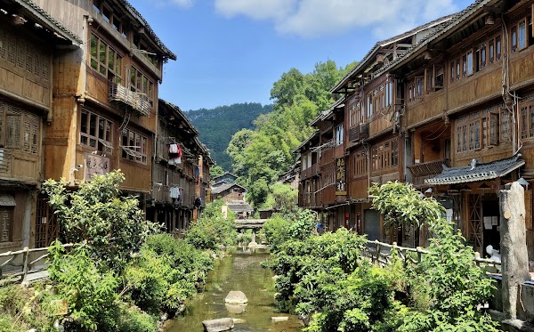 Zhaoxing Dong Village Zizai Shanju Luxury Chain Inn