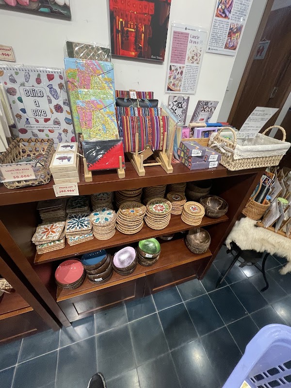 Hanoi Shouten Minimart & Souvenir Shop 2
