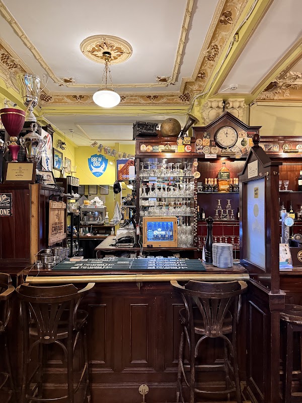 Paddy Whelans Irish Pub & Sports Bar 4