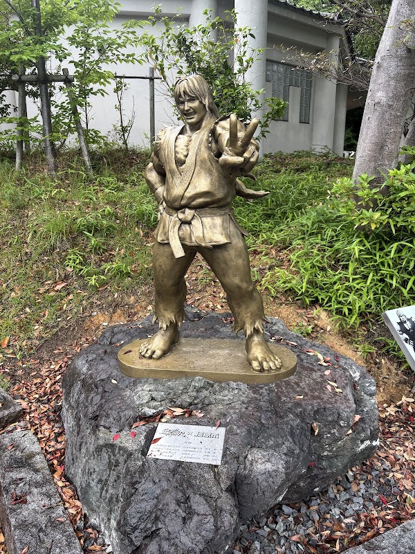 Statue of Ken .. STREET FIGHTER 1