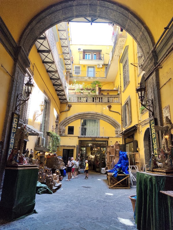 Via San Gregorio Armeno 4