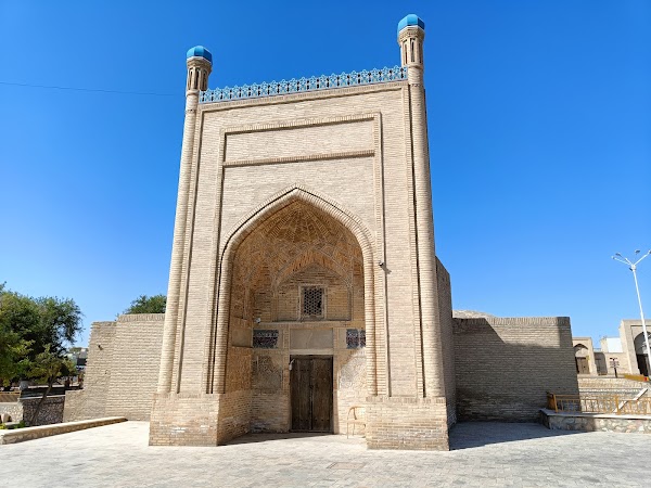 Magoki Attori Mosque and Carpet Museum