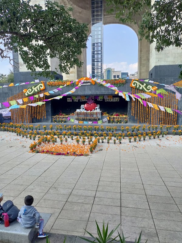 Monument to the Revolution 4