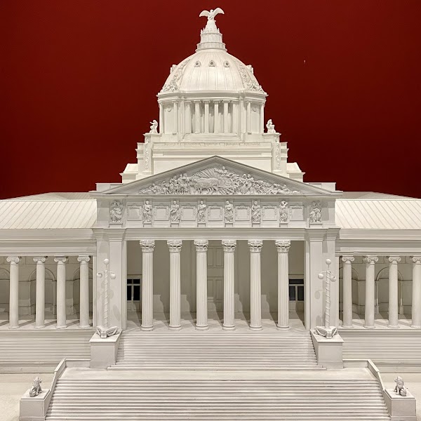Monument to the Revolution 3