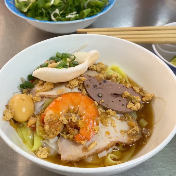 Mì Quảng Ông Hai - Mr. Hai Noodles 4