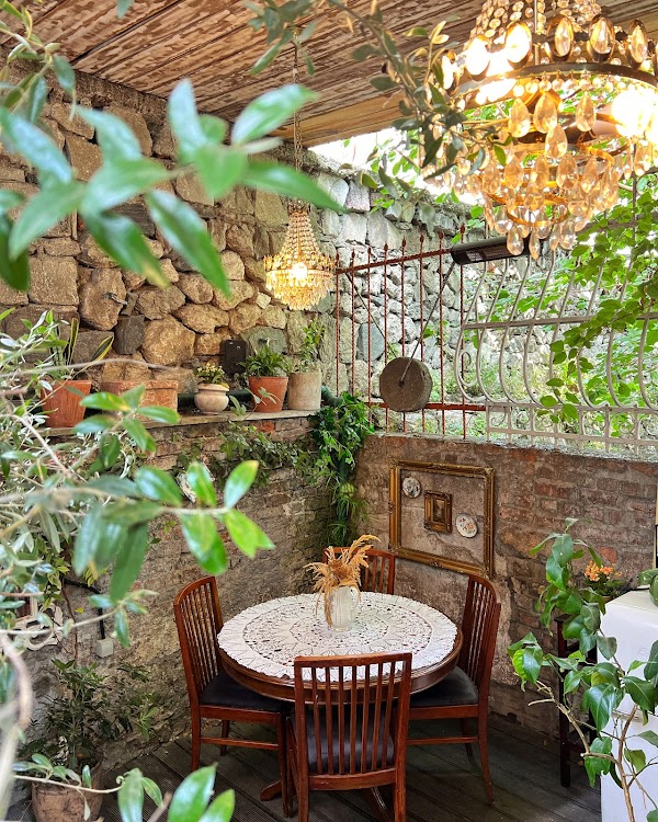 Velvet Cafe, Balat