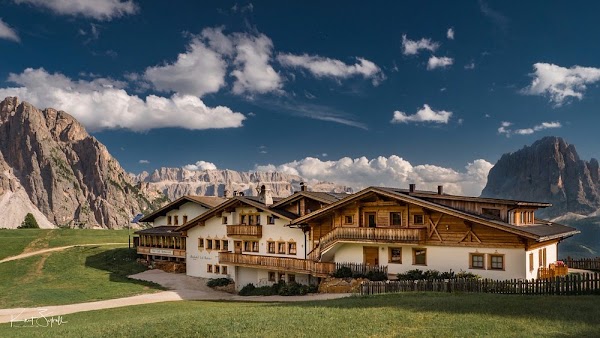 Almhotel Col Raiser