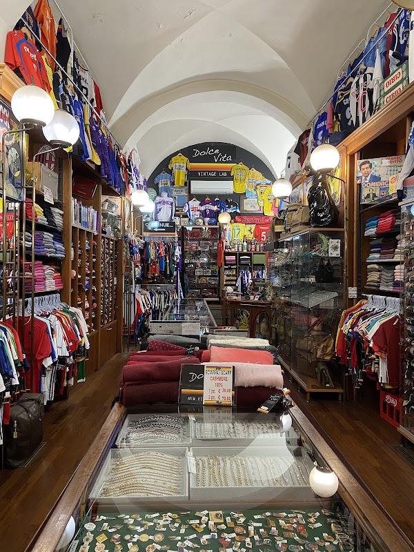 Dolce Vita Vintage Store 4