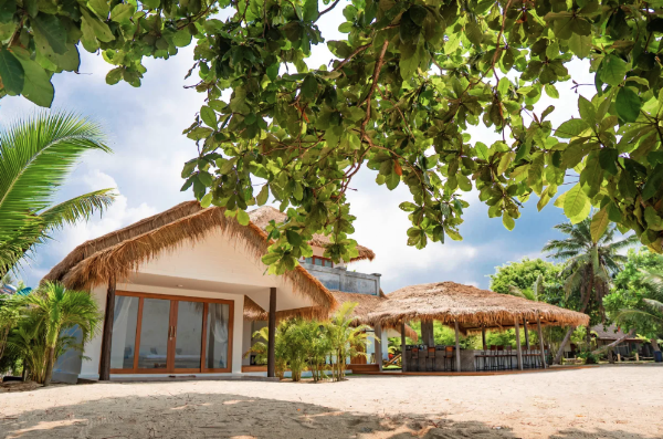 Puk's Palace and Day Club