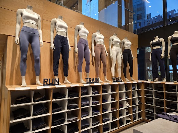 lululemon Lotte Main Myeongdong