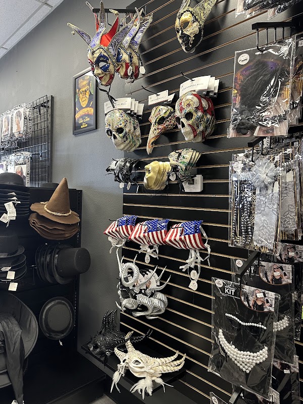 Evil Izzy's Haunted Emporium 3
