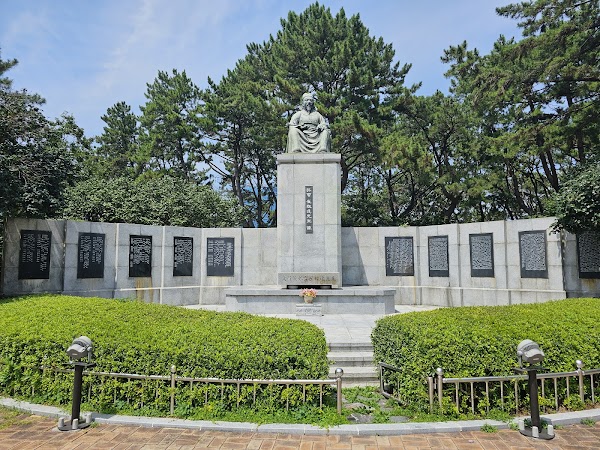 Dongbaek Park 4