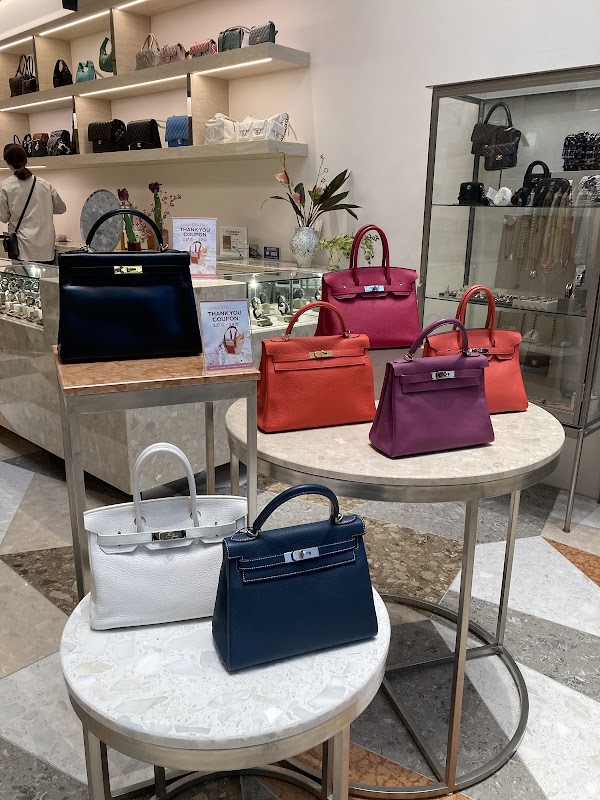 ALLU Sinsaibashi store 4