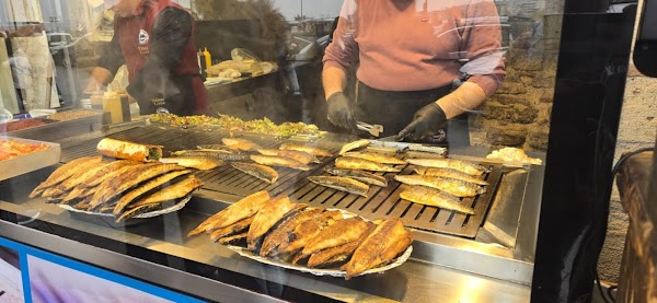 Meşhur Tarihi Eminönü Balık Ekmek Yılmaz Usta 2