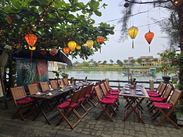 Pho Xua riverside