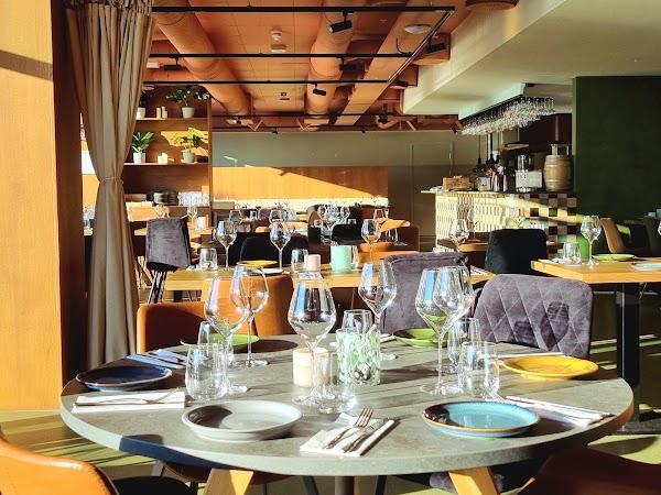 Mer Kaos Restaurant 1