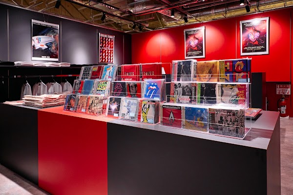 UNIVERSAL MUSIC STORE HARAJUKU 4