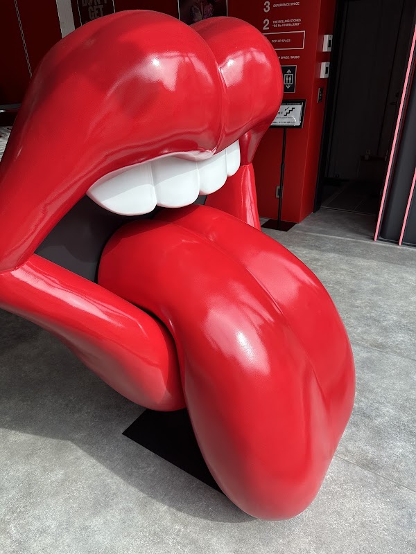 UNIVERSAL MUSIC STORE HARAJUKU 3