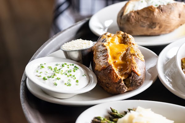 Gibsons Bar & Steakhouse 4