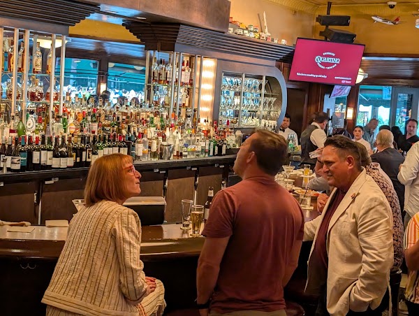 Gibsons Bar & Steakhouse 2