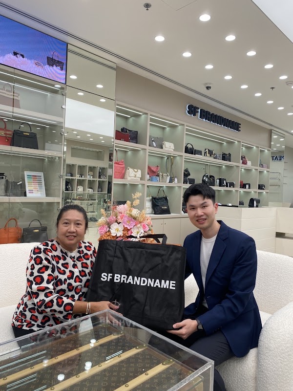 SF BRANDNAME สาขา Central wOrld รับซื้อกระเป๋า จำนำ ฝากขาย สินค้าแบรนด์เนมทุกชนิด