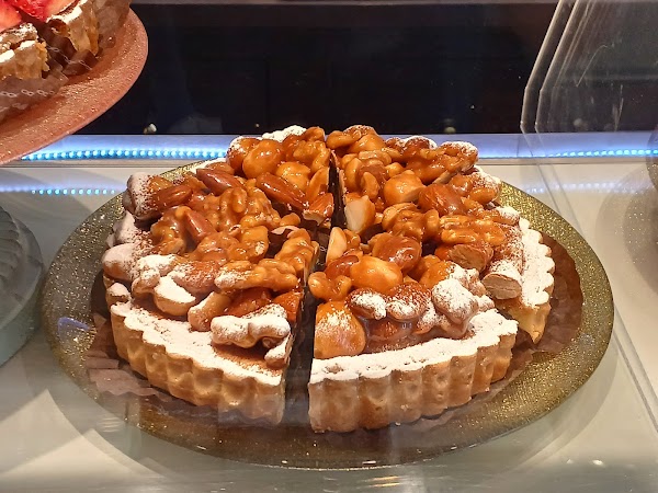 PATISSERIE etonne 2